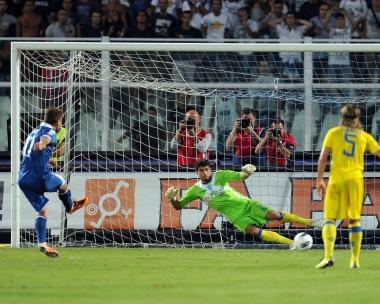A sinistra il primo gol di Immobile (su rigore) nella sconfitta di Pescara, qui sopra la rete di Cascione che ha deciso lincontro andato in scena allo stadio Adriatico e a destra il gol del raddoppio firmato dallattaccante ungherese Feczesin nel corso della partita persa domenica scorsa in casa del Brescia 