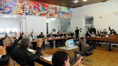 Il consiglio comunale di Aulla dovrà riunirsi a breve In basso il sindaco Roberto Simoncini