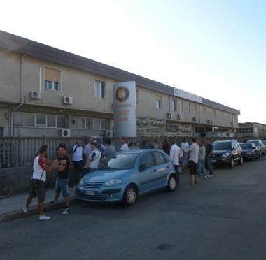 Una delle manifestazioni fatte davanti alla Tecnocontrol 