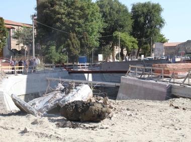 La bomba che è stata ritrovata durante i lavori di scavo del fosso in viale Caprera