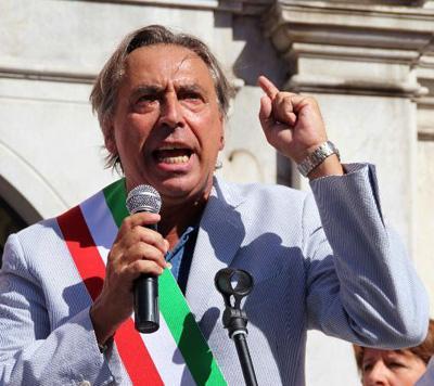 Sciopero Cgil, fischiato il sindaco Cosimi