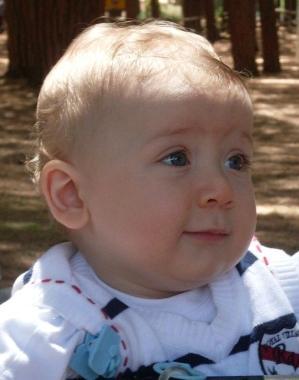 1 ANNO PER FRANCESCO Tanti auguri a questo splendido bimbo che oggi spegne la prima candelina. ...