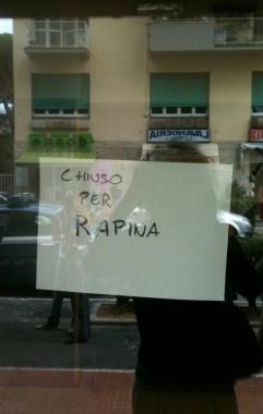 Il cartello sullingresso dellistituto 