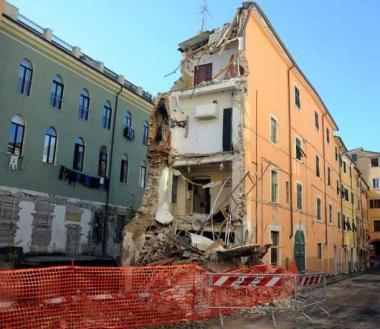 Il crollo di novembre in via Carriona 