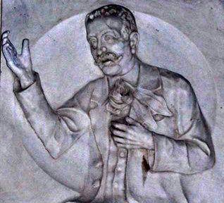 La statua restaurata di Pietro Gori 