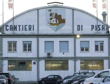 Qui sopra Federico Galantini, in alto la sede dei Cantieri in darsena 