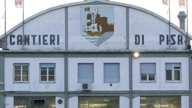 Qui sopra Federico Galantini, in alto la sede dei Cantieri in darsena