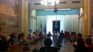 Un momento dell’incontro con i commercianti in municipio