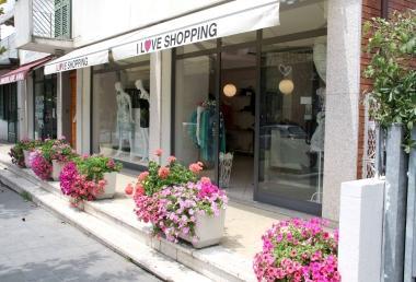 Il negozio I love shopping di via San Francesco 