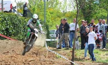 <b>ADRENALINA.</b> Un giovane impegnato in una gara di enduro          
