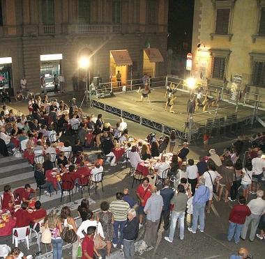 Matteo Franconi e sopra piazza Martiri della Libert&agrave; in festa 