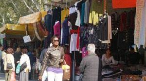 Un banco al mercato per reinventarsi un lavoro se il posto fisso è svanito