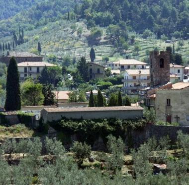 Un ceramista al lavoro e labitato di Bacchereto  