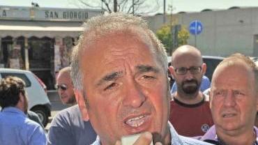 A fianco Francesco Nebbia a destra le rsu in corteo