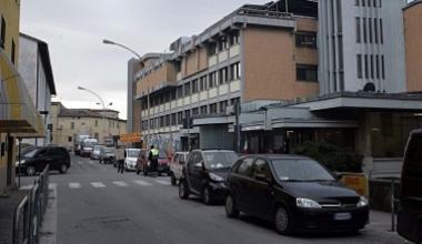Entra in ospedale e fa danni: arrestato