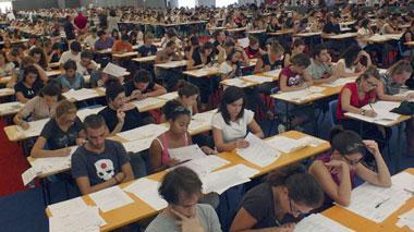In tremila per provare a fare l'infermiere
