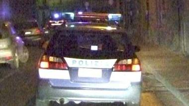 In manette due ventenni tunisini sorpresi a rubare su un'auto