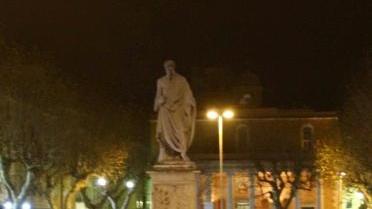 Piazza Venti è poco frequentata nelle ore serali