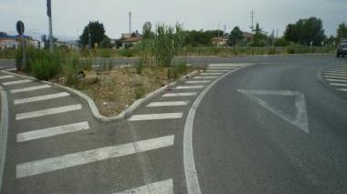 La rotatoria di via Battisti