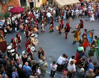 Un momento della sfilata dei figuranti in una passata edizione  