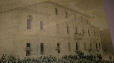 <b>FOTO RICORDO </b>Scattata 120 anni fa davanti al Municipio Domani lo scatto sarà ripetuto