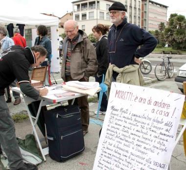 <b>PROTESTA.</b> Raccolta firme contro Mauro Moretti di Fs 