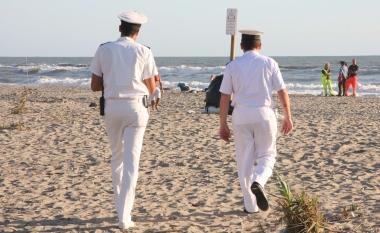 <b>SOCCORSI. </b>Militari in spiaggia in aiuto del 118   