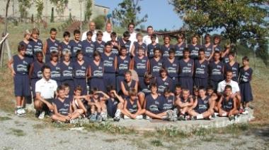 <b>CAMP ESTIVO. </b> Lo staff tecnico del Don Bosco e accanto il gruppone dei ragazzi