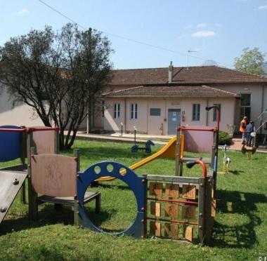 Due immagini dellasilo nido di San Pietro in Campo 
