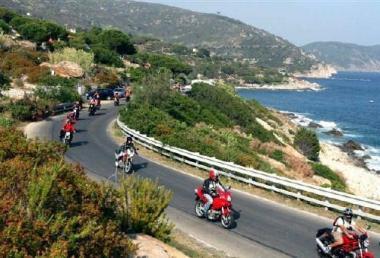 Una manifestazione Ducati Centocurve allElba 