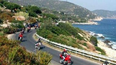 Una manifestazione Ducati Centocurve all’Elba