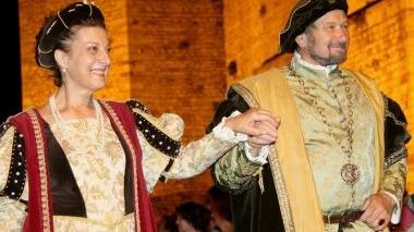 Alcune immagini del Corteggio e un’esibizione di duellanti sotto il Castello