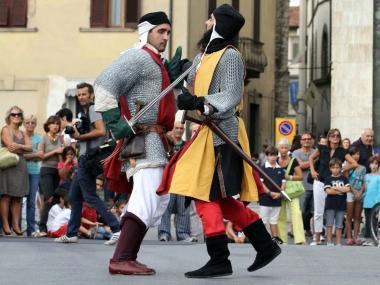 Lesibizione di due figuranti del Corteggio Storico 