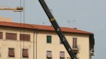 Il muro di cemento costruito intorno alla bomba