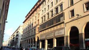 Auto pirata travolge professore