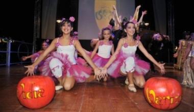 Targa: successo dei balletti in testa il Palazzaccio