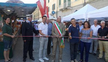 Negozi aperti e mercato europeo nel weekend a Pontedera