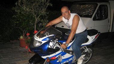 Muore centauro investito dall'auto di un sacerdote