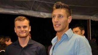 <b>AIA-FIGC</b> A sinistra l’assistente Daniele Palla, a destra l’arbitro Arcangelo Vingo: prime promozioni per la sezione R. Gianni