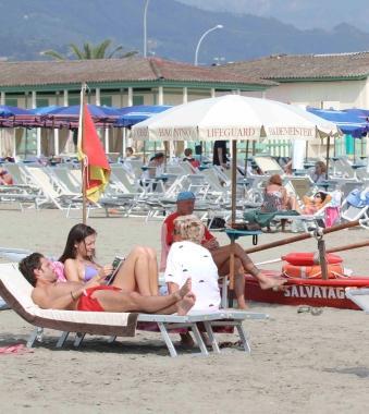 <b>FESTA:</b> La spiaggia di Marina: oggi e domenica ombrelloni gratuiti 