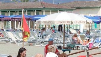 <b>FESTA:</b> La spiaggia di Marina: oggi e domenica ombrelloni gratuiti