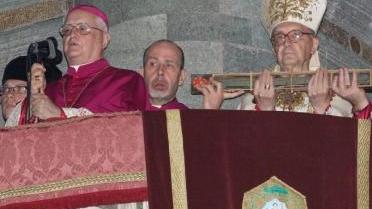 Il vescovo Gastone Simoni durante l’Ostensione del Sacro Cingolo