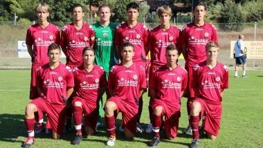<b>AMARANTO.</b> A sinistra la formazione del Livorno, sopra un attacco nel match di ieri contro lEmpoli  