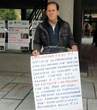 Gianfranco Mannini (Caregivers) si era anche incatenato contro la delibera 