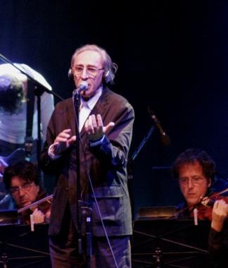 A sinistra Panariello in basso lassessore Beltrame a destra Battiato 