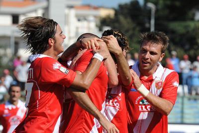 Sforzini e Caridi lanciano il Grifone: 2-1