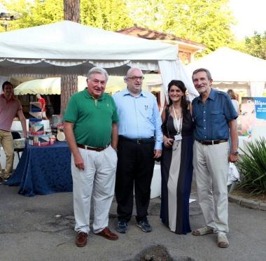 Stand e musica al Village del Verdi