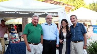 Stand e musica al Village del Verdi