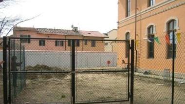 Scuola, giardino nel degrado E i genitori attaccano il Comune