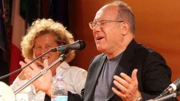 La polemica: posti riservati ai soliti noti